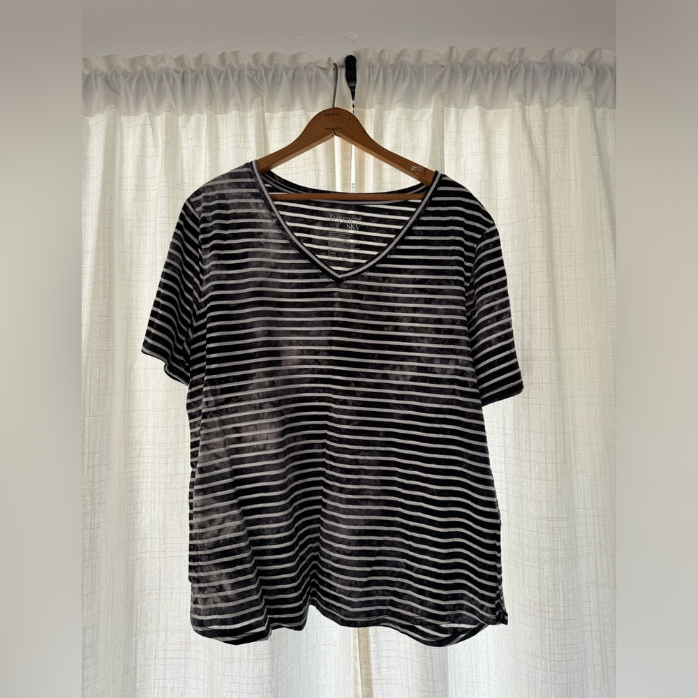 Terra & Sky Black and White Tie-Dye Striped V-Neck Top